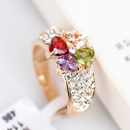 Luxurious flower Ring with stone