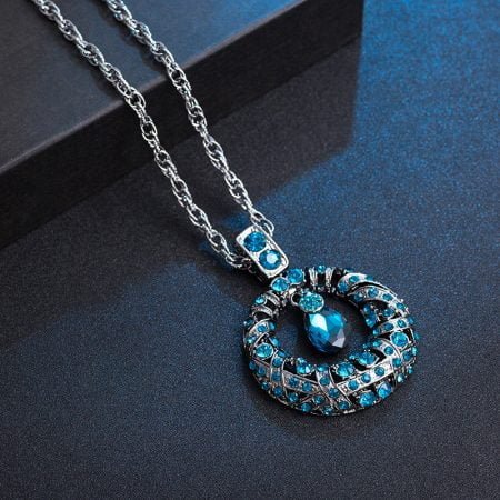 Longchain Gemstone pendant Necklace with crystal