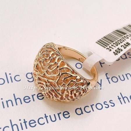Luxurious golden ring