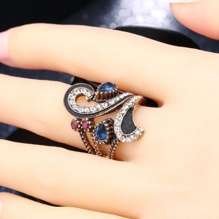 Vintage Crystal Ring with Gemstone
