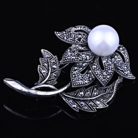 Oxidize leaf flower brooch with pearl
