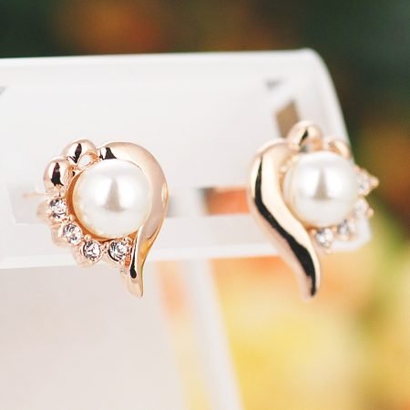 Red Apple heart with zircine stud earring