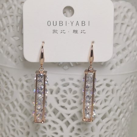 Oubi Yabi Rhinestone bar earring