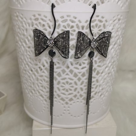 Oubi Yabi Bow Tassel Earring