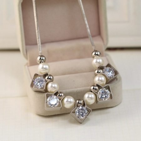 Oubi Yabi creative necklace with pearl and rhinestone