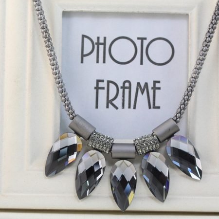 Oubi Yabi Leafi stone gorgeous necklace