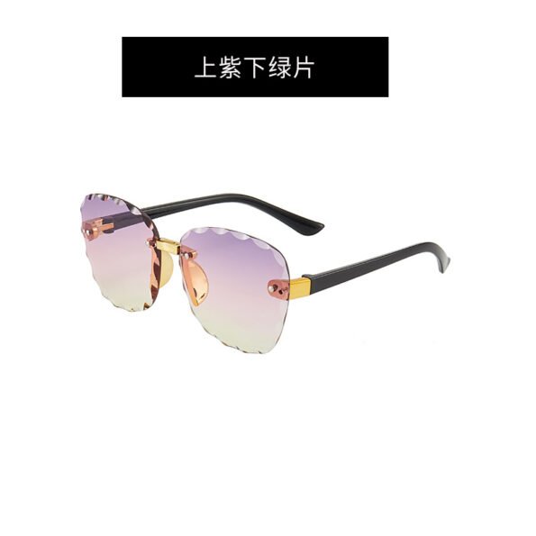 Polygonal wave cut sunglass with fancy box