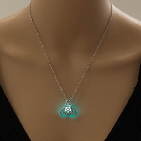 Luminous necklace with pendant