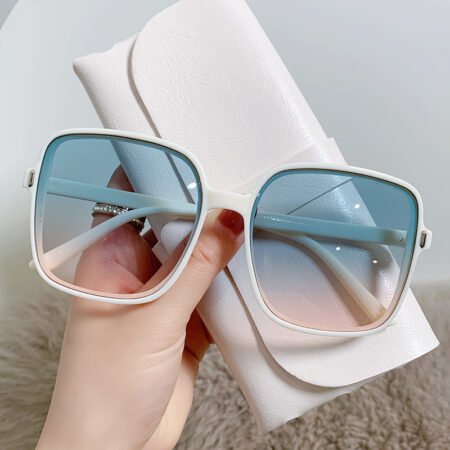 Light frame square sunglass