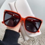 Retro style light frame sunglass for teens