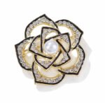 Golden rhinestone rose brooche