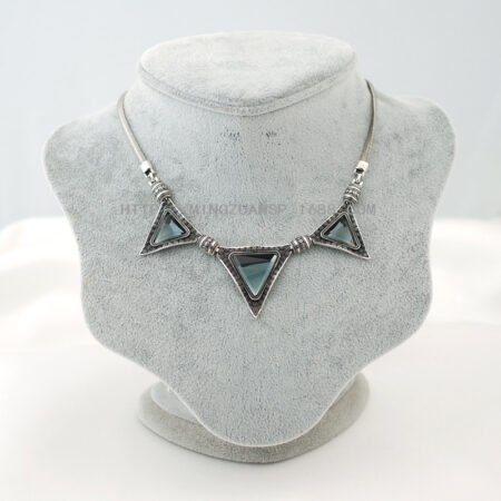 Viennois Triangular clavicle necklace