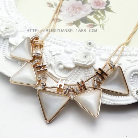 Red Apple dual chain triangular opal clavicle necklace