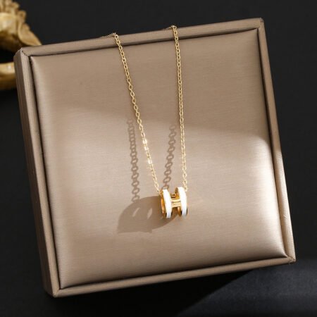 Hollow ring pendant clavicle necklace