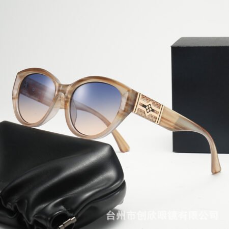 Wideleg oval uv protected sunglass