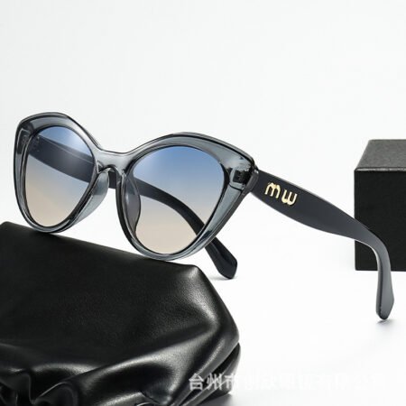 Transparent wide frame sunglass