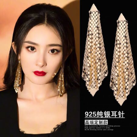 Fashionable metal towel earrings
