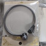 Viennois black pearl open head bracelet with rhinestone