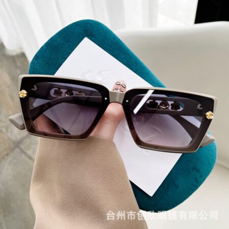 Floral frame mid size sunglass