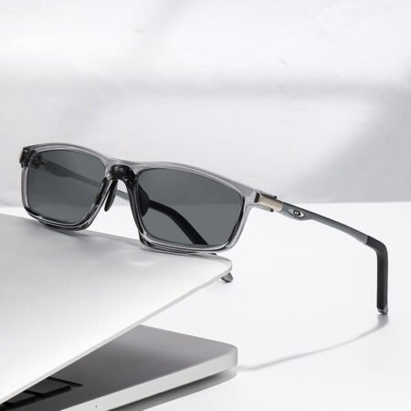 Slim frame polarized sunglass for men