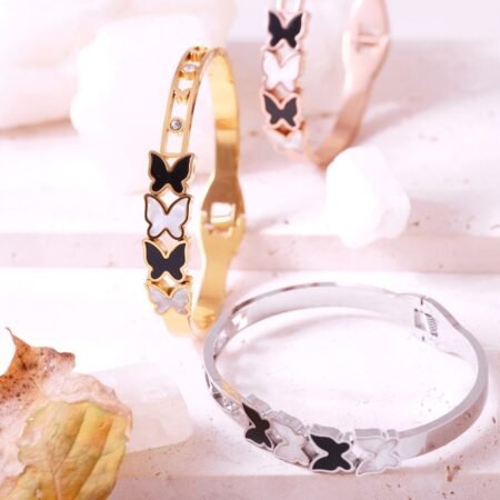 Titanium steel premium bracelet random 1pcs